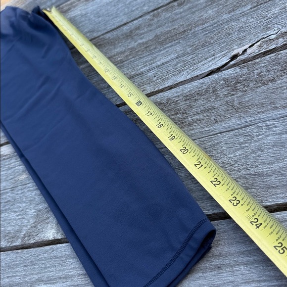 Vuori AllTheFeels legging size Small NWT BLUE COAST - Picture 3 of 5